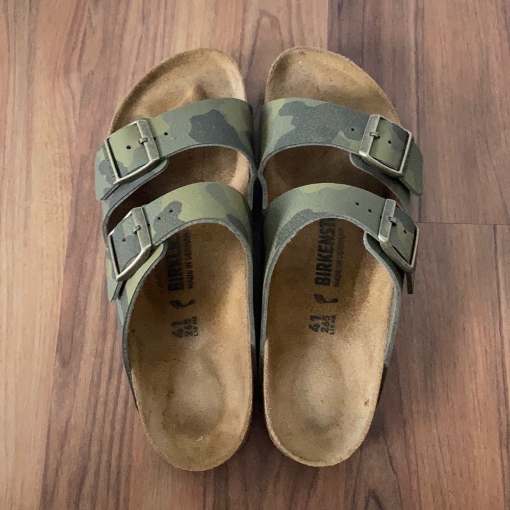 NWOT Camo birkinstocks Arizona size 41